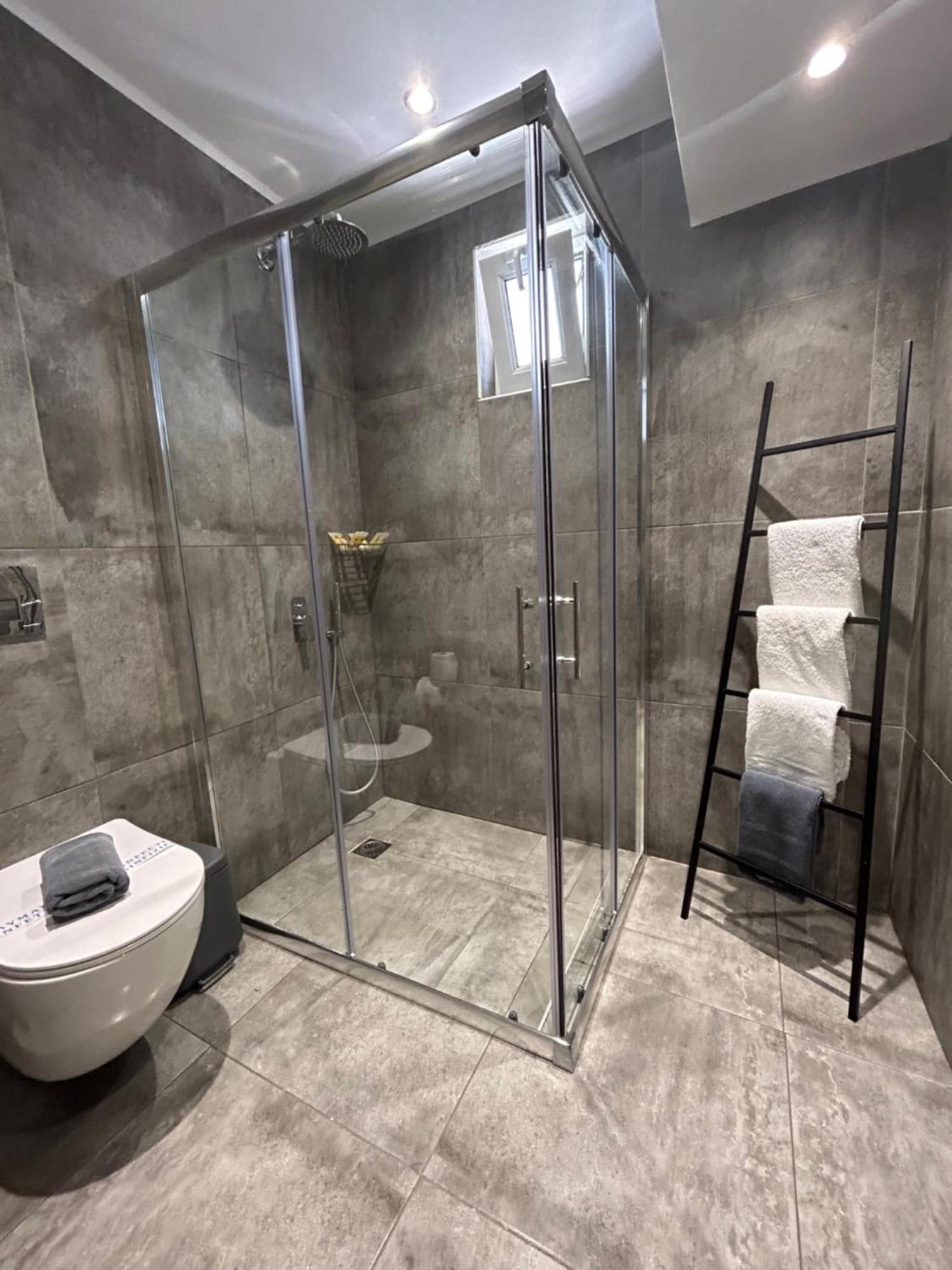 לרפטרה Galaxy Hotel מראה חיצוני תמונה