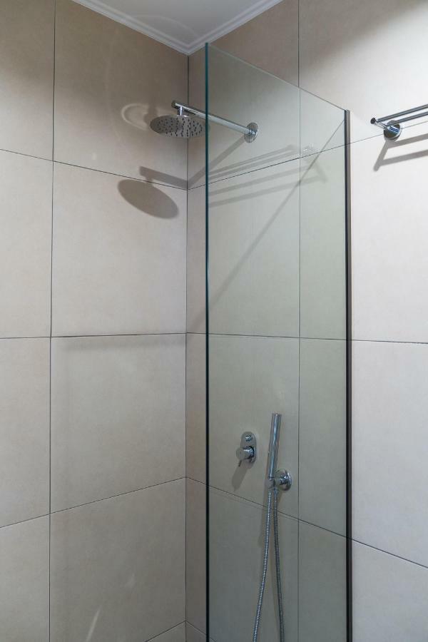 לרפטרה Galaxy Hotel מראה חיצוני תמונה